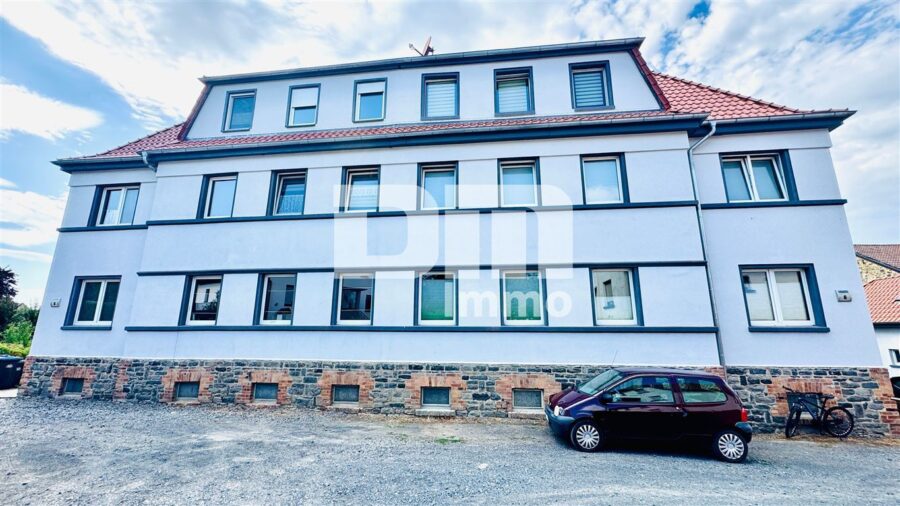Umfangreich saniertes Gebäudeensemble mit 8 Wohneinheiten / 4 Garagen - Frontansicht